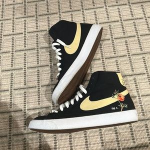NIKE BLAZER MID ‘77 POMEGRANATE